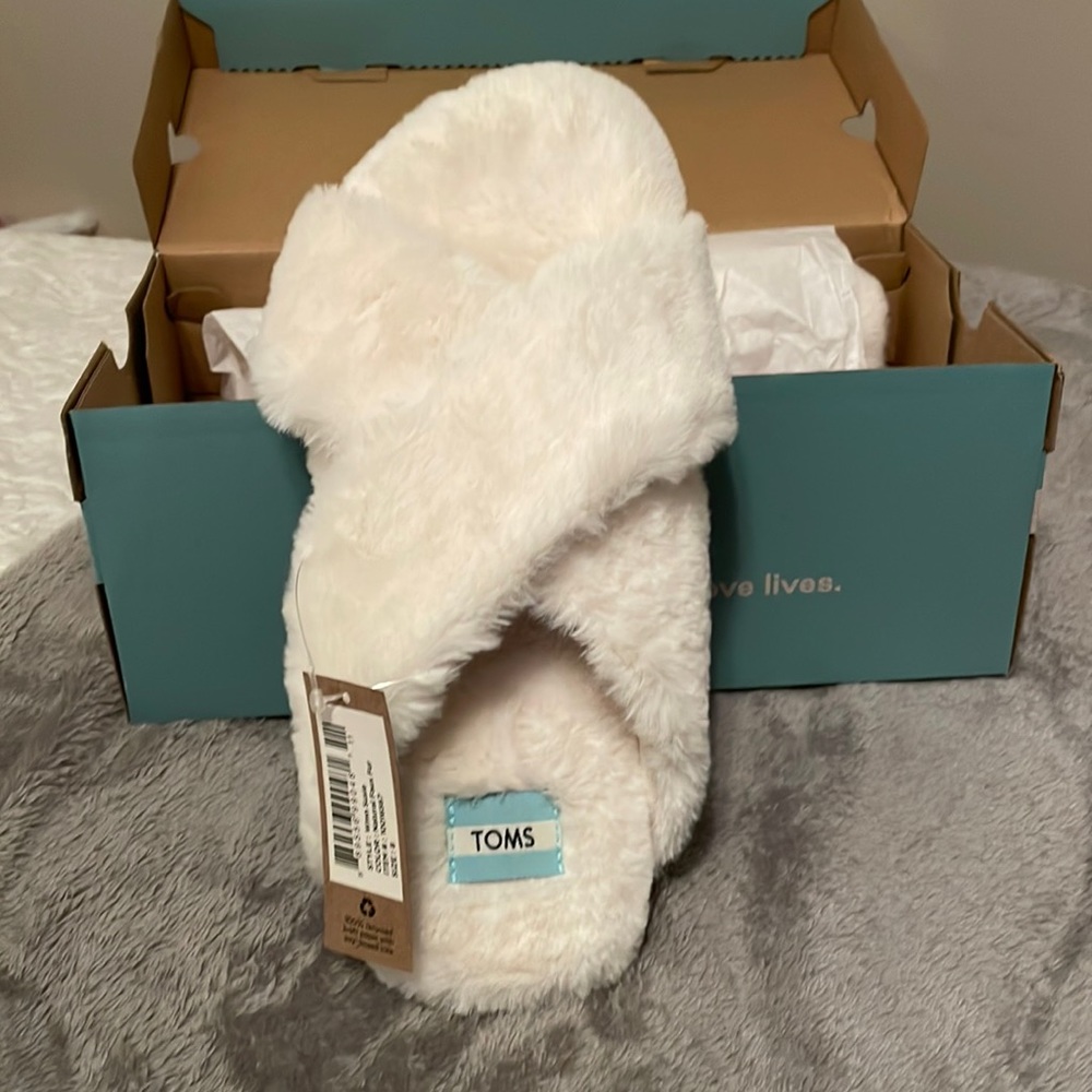 Tom’s Susie Natural Faux Fur slipper